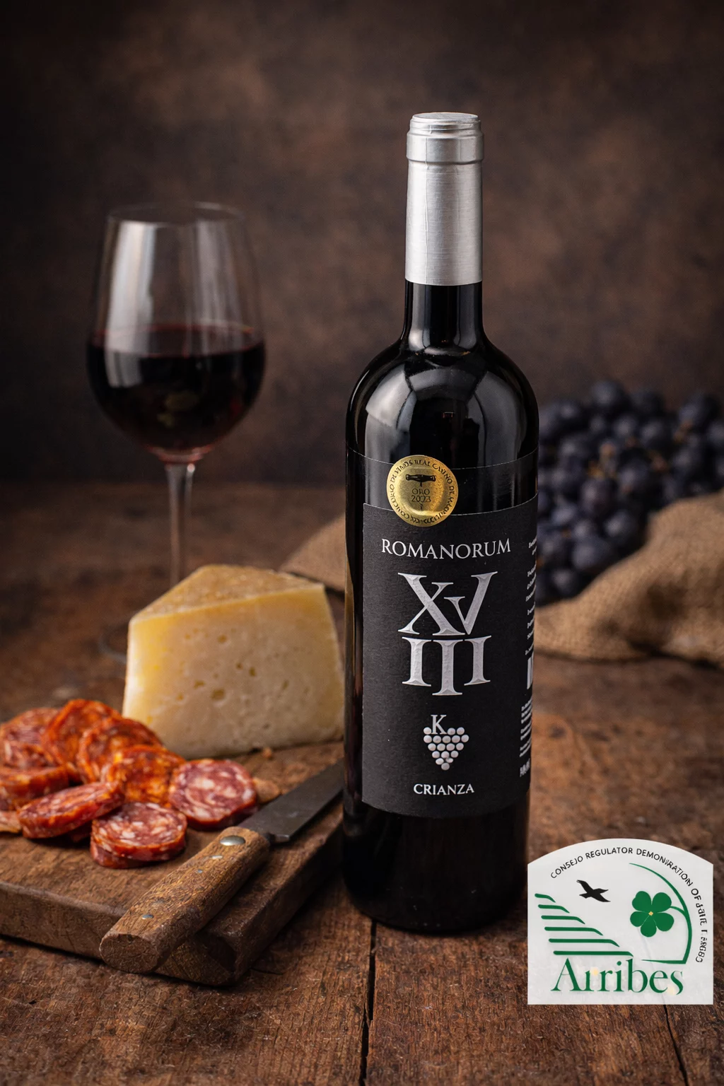 Maridaje de vino tinto Crianza Romanorum con carnes rojas y embutidos.